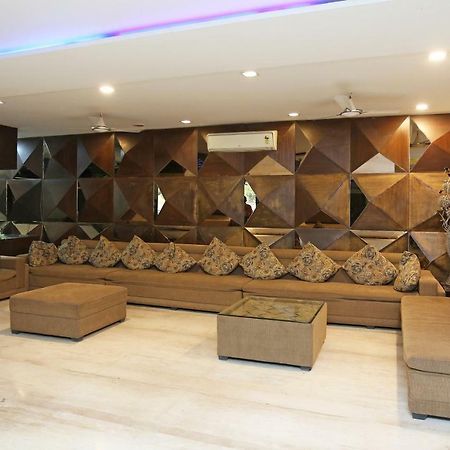Hotel Oyo 13564 Near Prem Mandir Mathura Zewnętrze zdjęcie