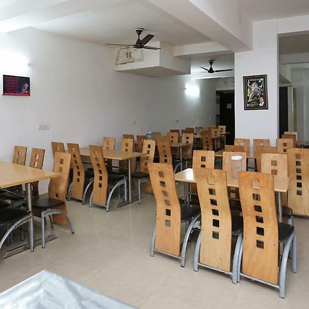Hotel Oyo 13564 Near Prem Mandir Mathura Zewnętrze zdjęcie