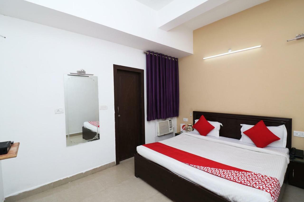 Hotel Oyo 13564 Near Prem Mandir Mathura Zewnętrze zdjęcie