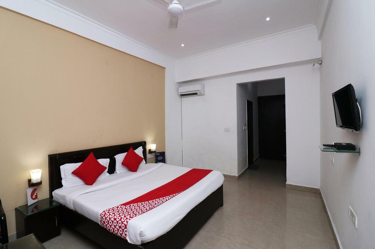 Hotel Oyo 13564 Near Prem Mandir Mathura Zewnętrze zdjęcie