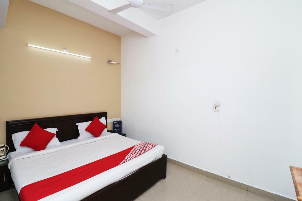 Hotel Oyo 13564 Near Prem Mandir Mathura Zewnętrze zdjęcie