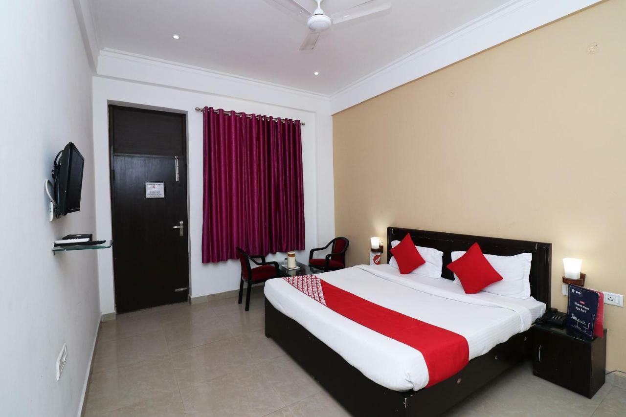 Hotel Oyo 13564 Near Prem Mandir Mathura Zewnętrze zdjęcie