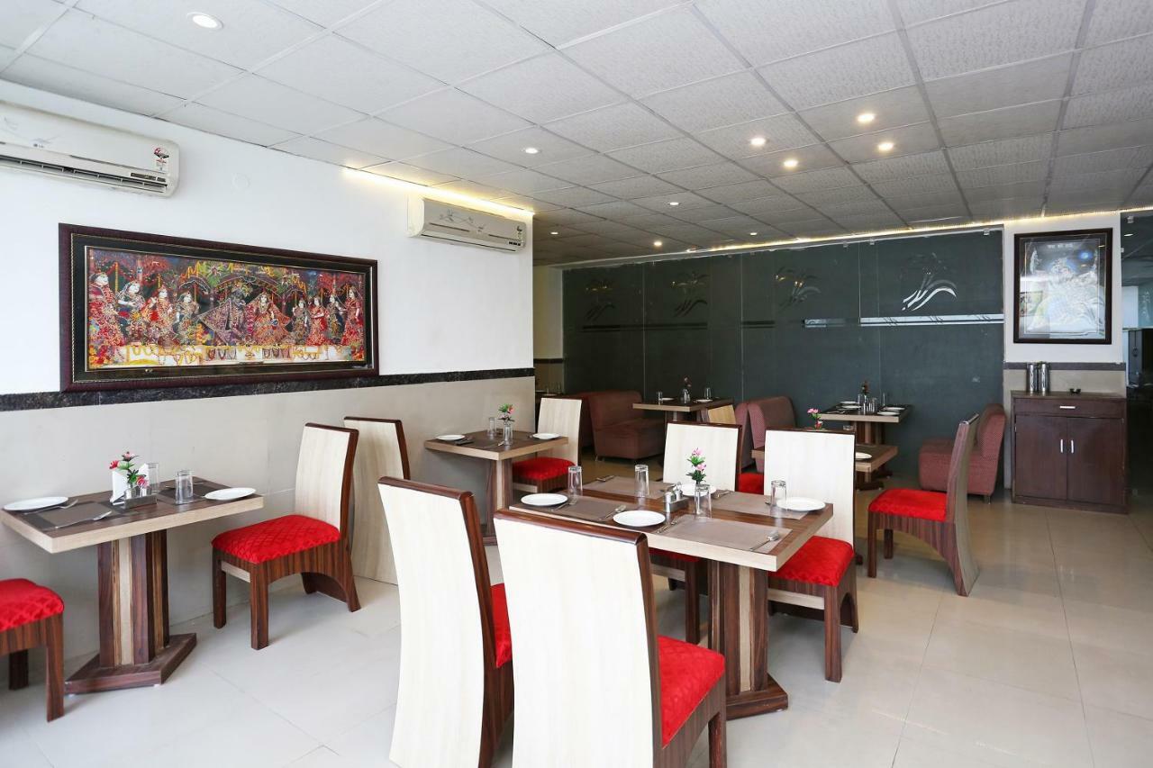 Hotel Oyo 13564 Near Prem Mandir Mathura Zewnętrze zdjęcie