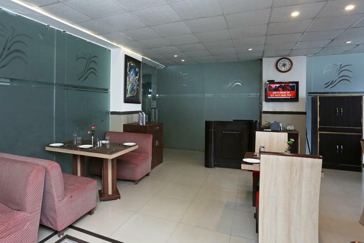 Hotel Oyo 13564 Near Prem Mandir Mathura Zewnętrze zdjęcie