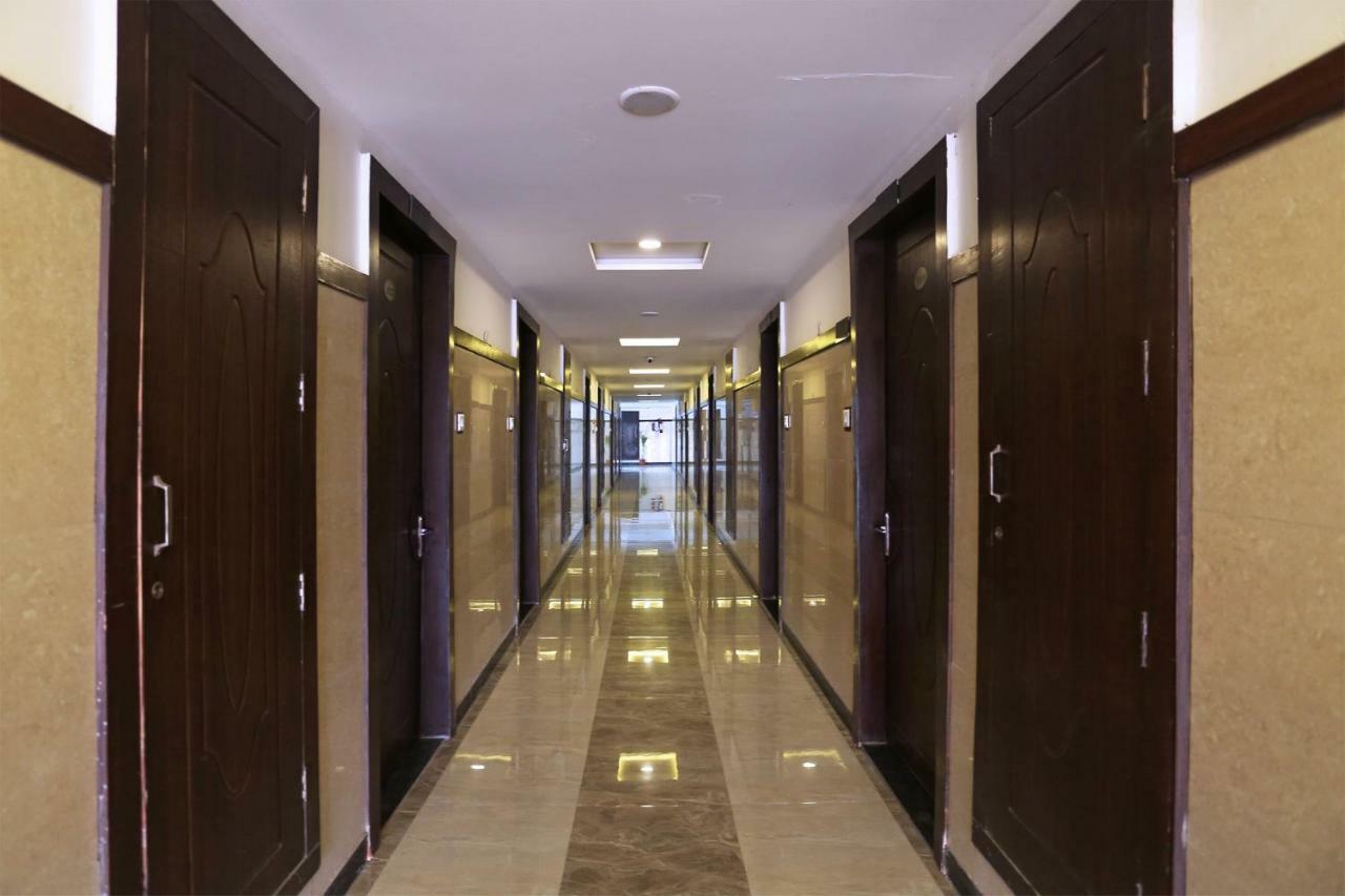 Hotel Oyo 13564 Near Prem Mandir Mathura Zewnętrze zdjęcie